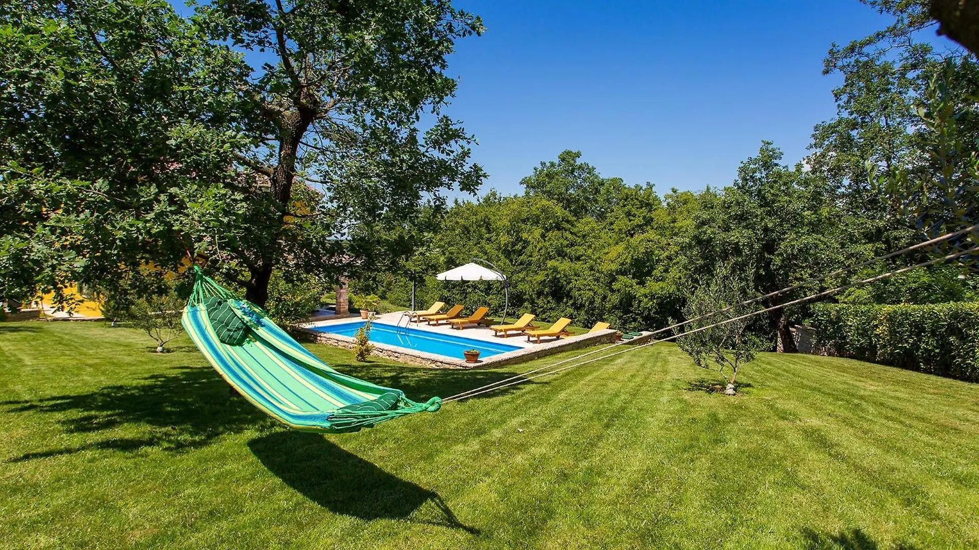 Villa In Monti Ana With Pool Near Mirna River