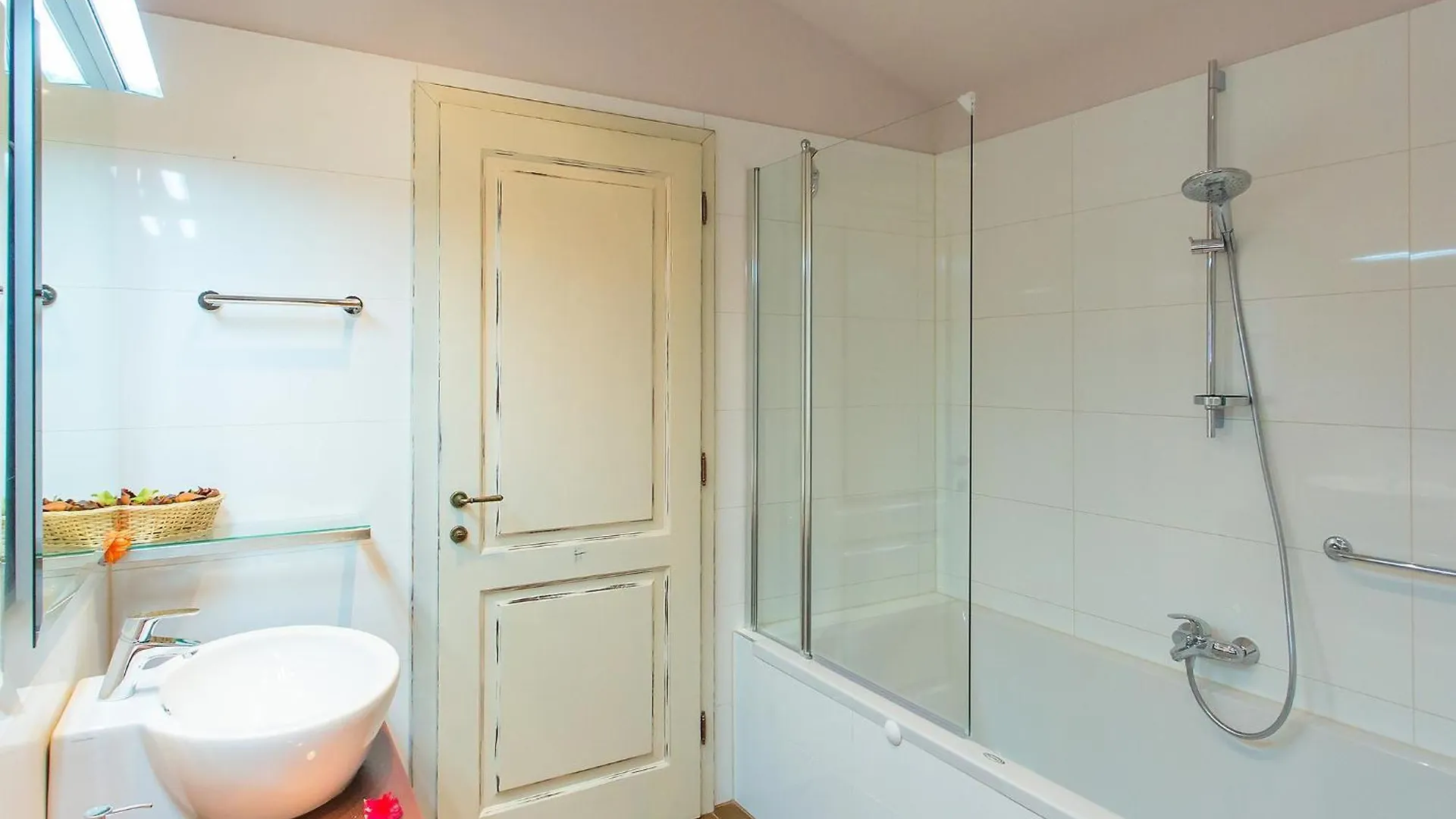 Villa In Monti Ana With Pool Near Mirna River