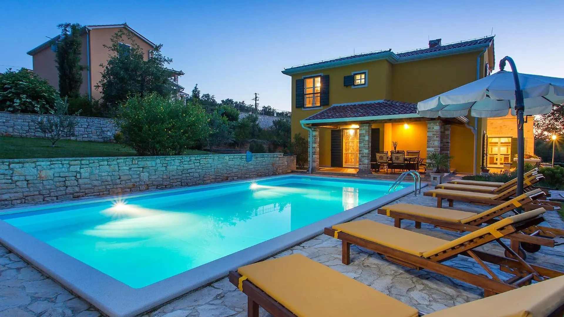 Villa In Monti Ana With Pool Near Mirna River