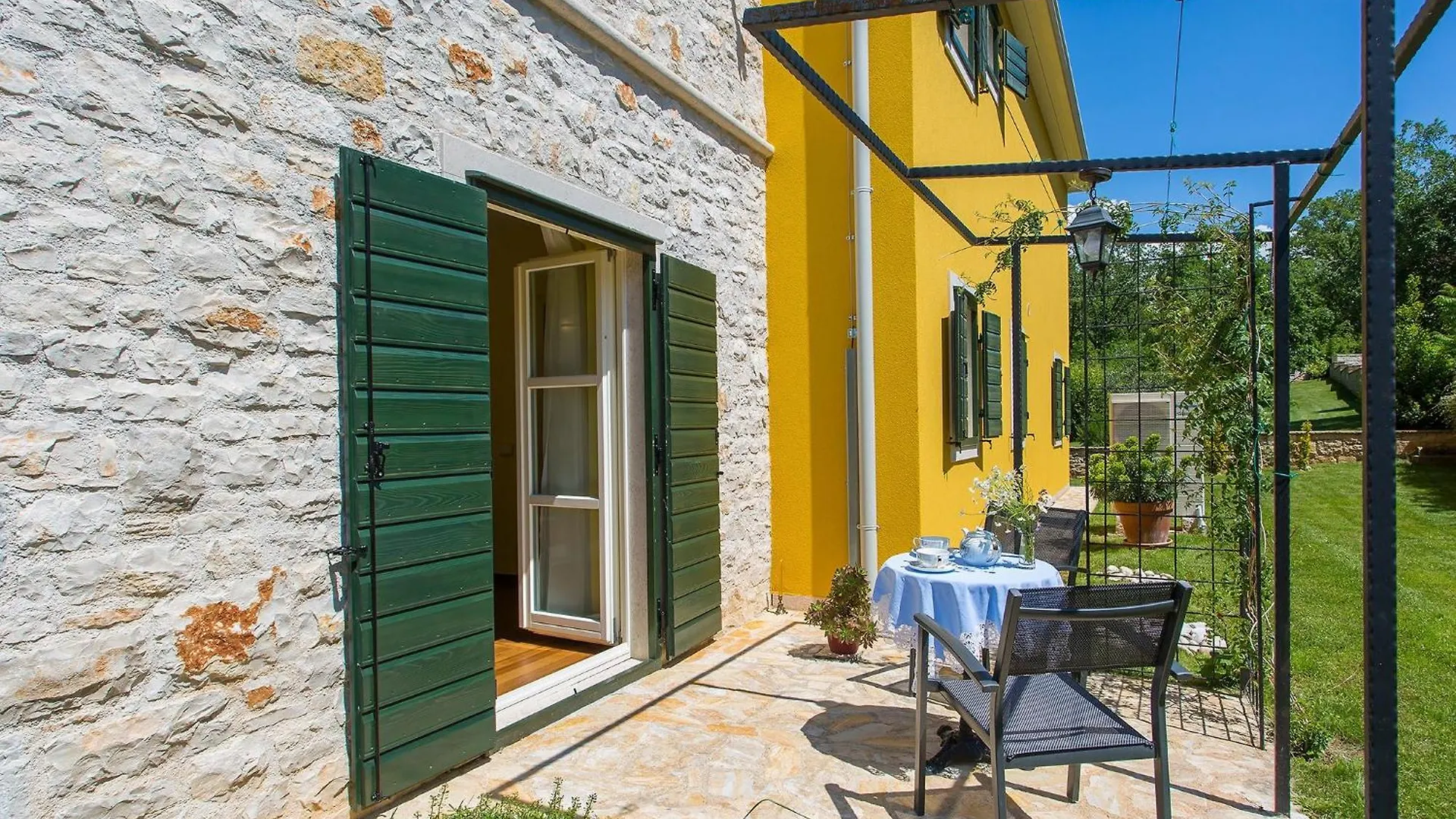 Villa In Monti Ana With Pool Near Mirna River Kroatien