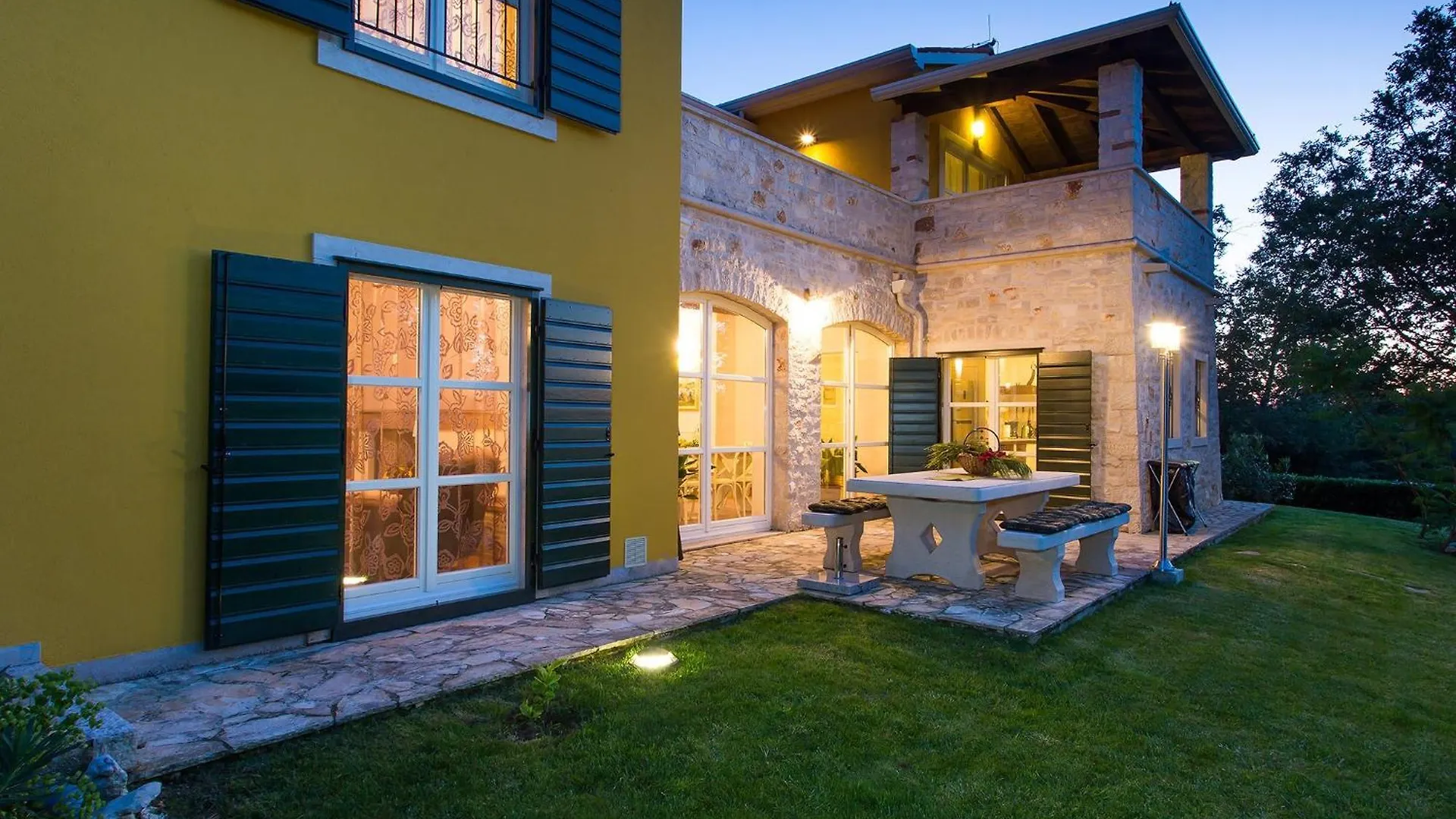 Villa In Monti Ana With Pool Near Mirna River