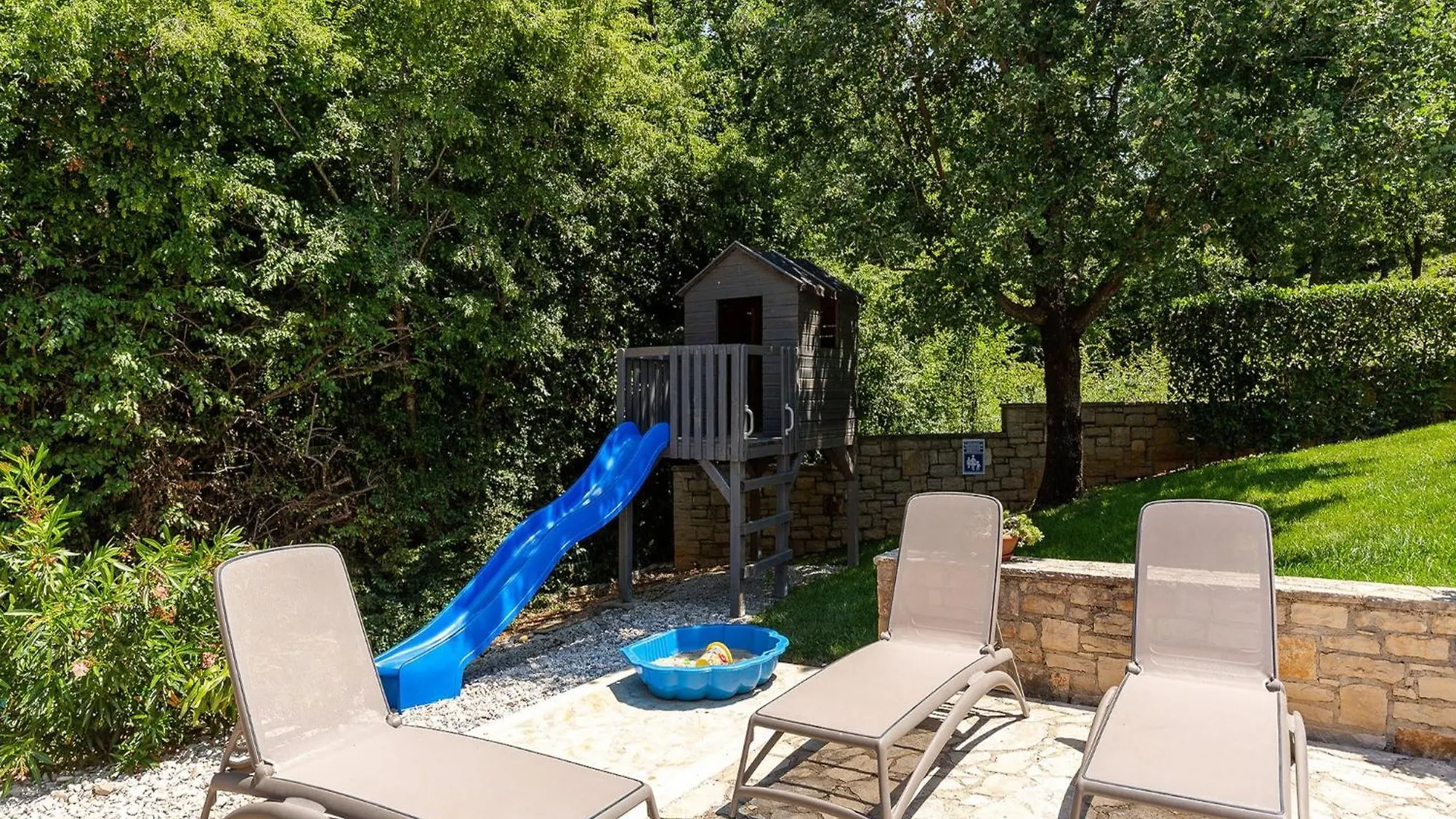 Villa In Monti Ana With Pool Near Mirna River