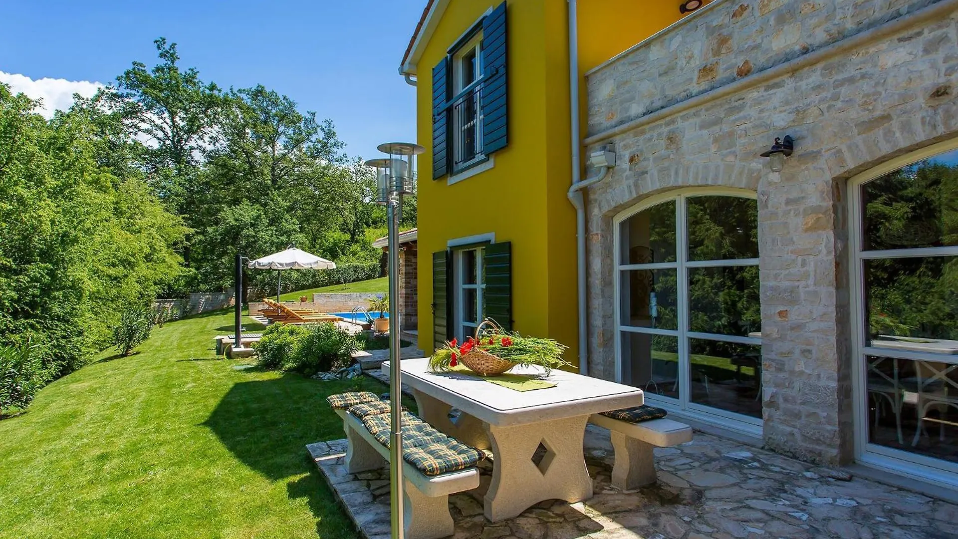 Villa In Monti Ana With Pool Near Mirna River Kroatien